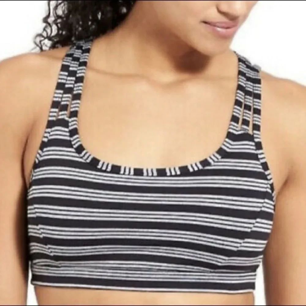 ✨ Athleta Striped Sports Bra✨